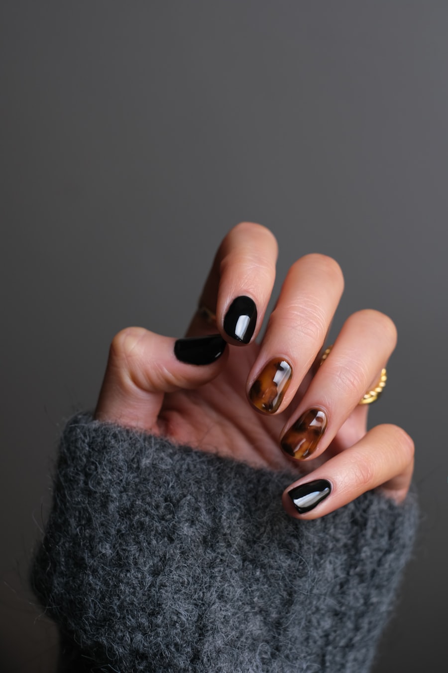 Almond gel · deep plum